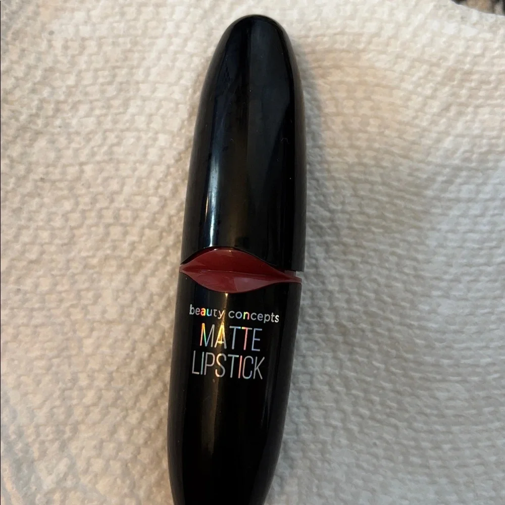 Beauty Concepts Matte 4 Lipstick Set - Red and Pink Shades new